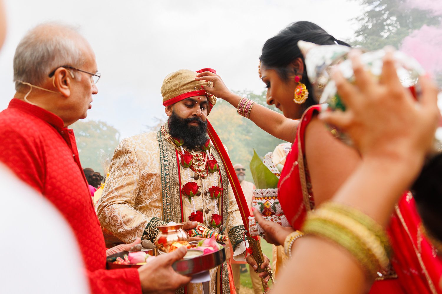 Hindu Gujarati wedding welcoming ceremony